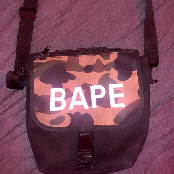 Original BAPE Camo Cross Body Bag - Picture 2 of 3